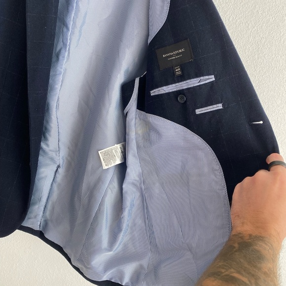 Banana Republic Men's Tailored Slim Fit Wool Blend Suit Blazer - 46R - Picture 6 of 10